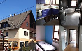 Ferienwohnung mit 123qm für 8 Personen mit sehr großem Garten, einfache Innen-Ausstattung
